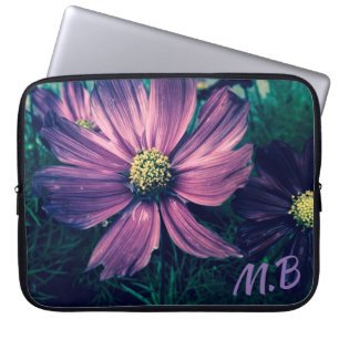 Dunkle lila Blumen Foto Art Monogramm Laptopschutzhülle