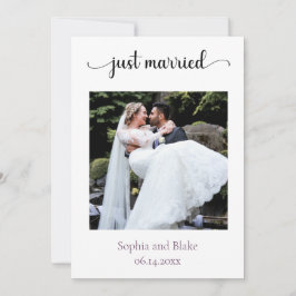 Dunkle Lila Rose Blumengotik Ankündigung