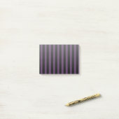 Dunkle lila und schwarze Streifen Post-it Klebezettel (Auf Schreibtisch)