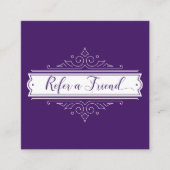 Dunkle lila verzierte weiße empfehlungskarte (Vorderseite)