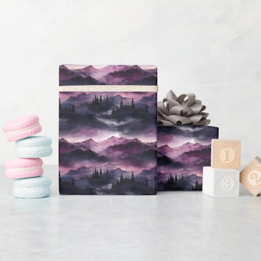 Dunkle Lila Wälder & Bergwelt Geschenkpapier (Babyparty)