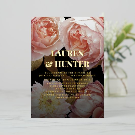 Dunkle Moody Blush Pink Botanische Hochzeit Gold Folieneinladung (Stehend vorne)