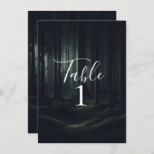 Dunkle Moody-Waldbäume an der Twilight-Tischnummer Einladung (Vorne/Hinten)