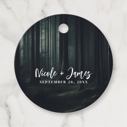 Dunkle Moody-Waldbäume bei Twilight-Hochzeit Geschenkanhänger (Vorderseite)