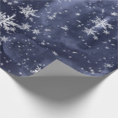 Dunkle Navy Blue Night Sky Fresh Fallen Snowflakes Geschenkpapier (Ecke)