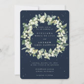 Dunkle Navy Snowberry+Eucalyptus Wreath Wedding Einladung (Vorderseite)