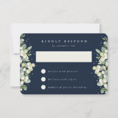 Dunkle Navy Snowberry+Eukalyptus Winter Wedding RSVP Karte (Vorderseite)