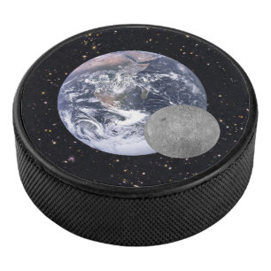 Dunkle oder ferne Seite des Mond Sternenhimmel Eishockey Puck