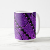 Dunkle Perlen mit Lila Metallic-Fleck-Tasse Kaffeetasse (VorderseiteRechts)
