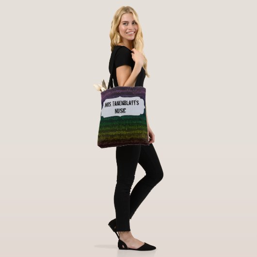 Dunkle Regenbogen-Tasche - fertigen Sie Front und Tasche (Am Model)