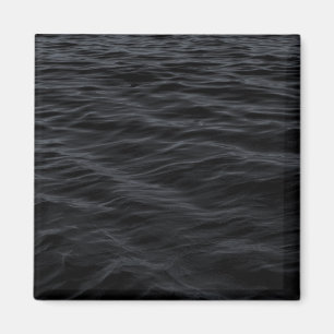 Dunkle Rippel (Schwarzes Wasser bei Nacht) Magnet