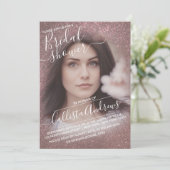 Dunkle Rose Gold Funkelnd Glitzer Foto Brautparty Einladung (Stehend Vorderseite)