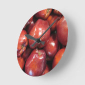 Dunkle rote Äpfel Runde Wanduhr (Winkel)