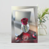 Dunkle rote Rose Feiertagskarte (Stehend Vorderseite)