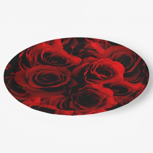 Dunkle Rote Rosen für Ihre Platte Pappteller (Schrägansicht)