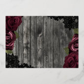 Dunkle Rote Rosen Holz und Spitzen Rustikale Hochz Folieneinladung (Rückseite)