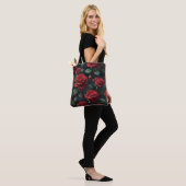 Dunkle Rote Rosen Tasche (Am Model)