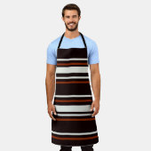 Dunkle Schokolade, braune Streifen Schürze (Getragen)