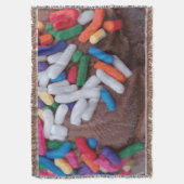 Dunkle Schokolade Eiscreme mit Regenbogensprinklen Decke (Vorderseite Vertikal)