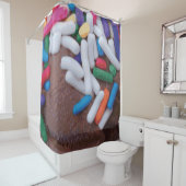 Dunkle Schokolade Eiscreme mit Regenbogensprinklen Duschvorhang (Beispiel)