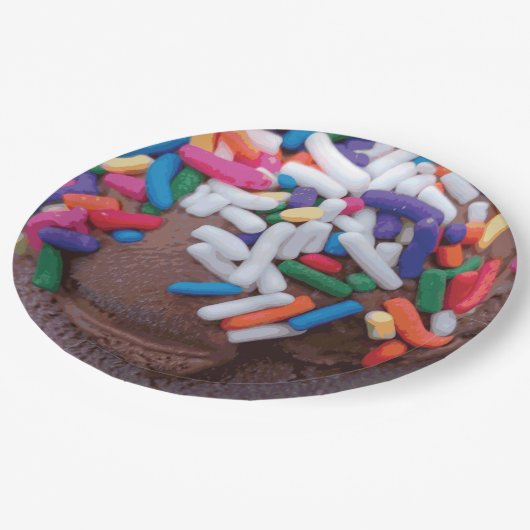 Dunkle Schokolade Eiscreme mit Regenbogensprinklen Pappteller (Schrägansicht)