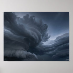 Dunkle skulpturale Sturmwolken Naturposter Poster