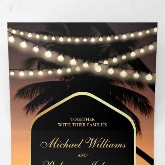 Dunkle Sonnenstrahlen am tropischen Strand Hochzei Dreifach Gefaltete Einladung (Innen Erste Seite)