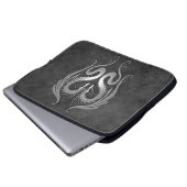 Dunkle Stammes- Drachen Laptopschutzhülle (Vorne Knopf)