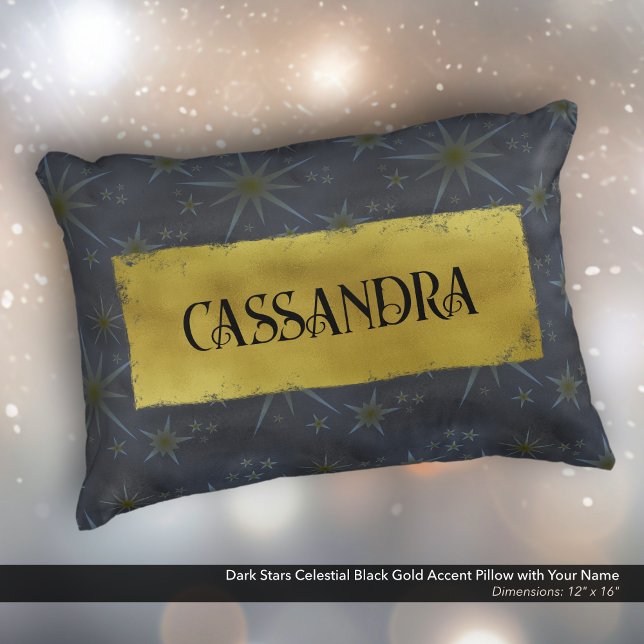 Dunkle Sterne Celestial Black Gold Name Dekokissen (Dark Stars Celestial Black and Gold Accent Pillow Personalized with Your Name.)