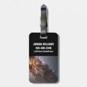 Dunkle Streifen von Staubkreuzen überqueren Centau Gepäckanhänger (Rückseite vertikal)