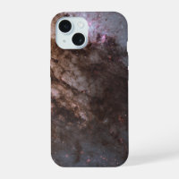 Dunkle Streifen von Staubkreuzen überqueren Centau