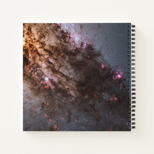 Dunkle Streifen von Staubkreuzen überqueren Centau Notizblock (Rückseite)