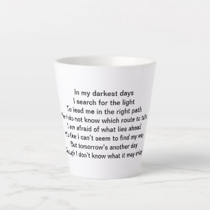 Dunkle Tage Kaffeezubereitung Tasse