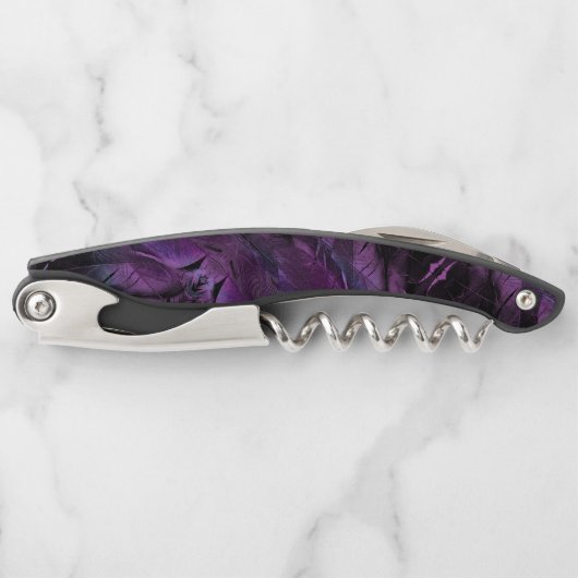 Dunkle Violette Lila Abstrakte Feather Textur Kellnermesser (Vorderseite)