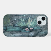 Dunkle Wald Fee Fantasie Mystische Kunstwerke iPhone 15 Hülle (Rückseite (Horizontal))