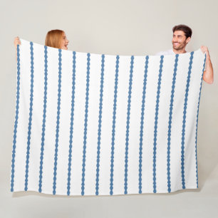 Dunkle Wedgewood Blau-Kamm-Muscheln auf Weiß Fleecedecke
