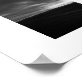 Dunkle Wolken Boot Schwarz-Weiß-Fotografie Poster (Ecke)