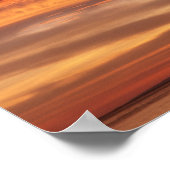 Dunkle Wolken in orangefarbenem Himmel Poster (Ecke)