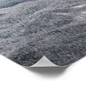 Dunkle Wolken Sonnenhimmel und schneebedeckter Win Poster (Ecke)