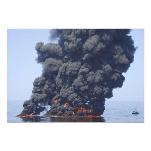 Dunkle Wolken von Rauch und Feuer tauchen auf 2 Fotodruck (Vorne)