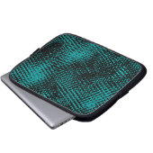 Dunkle zyangrüne Striche kreuzen wie eine Einbeulu Laptopschutzhülle (Vorne Knopf)