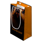 Dunkler Dämon mit orangefarbenem Halloween Kleine Geschenktüte (Vorderseite Schrägansicht)
