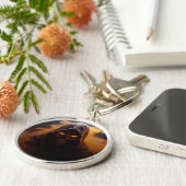 Dunkler Dämon mit orangefarbenem Rauch zwischen Sc Schlüsselanhänger (Seite)