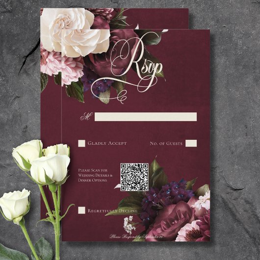 Dunkler Eleganter Burgundy & Cream Floral QR Code RSVP Karte