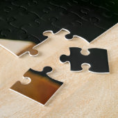 Dunkler Feathered Bird isst Kokosnuss Puzzle (Seite)