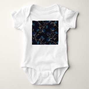 Dunkler Garten: Monochrome blaue Blüten Baby Strampler