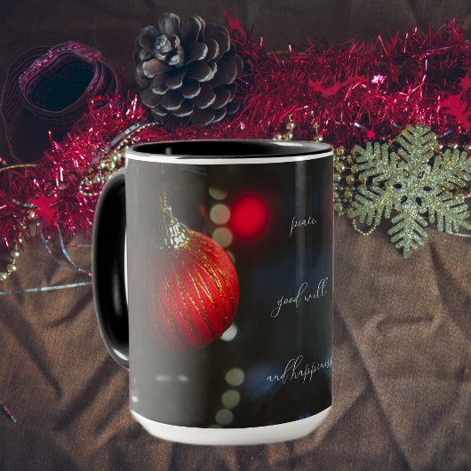 Dunkler Glamour Weihnachtsbäume und Garland Tasse