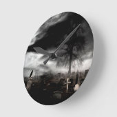 Dunkler Gothischer Nebel mit Crow Runde Wanduhr (Winkel)