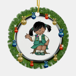 Dunkler Haut-Kiefern-JuniorKranz mit Verzierungen Keramik Ornament