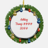 Dunkler Haut-Kiefern-JuniorKranz mit Verzierungen Keramik Ornament (Hinten)